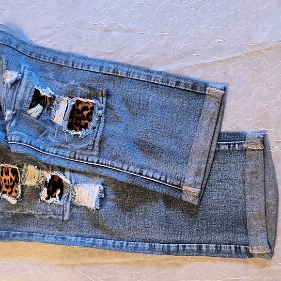New in package, Leopard Print Destroyed Patch Jeans - Picture 4 of 11